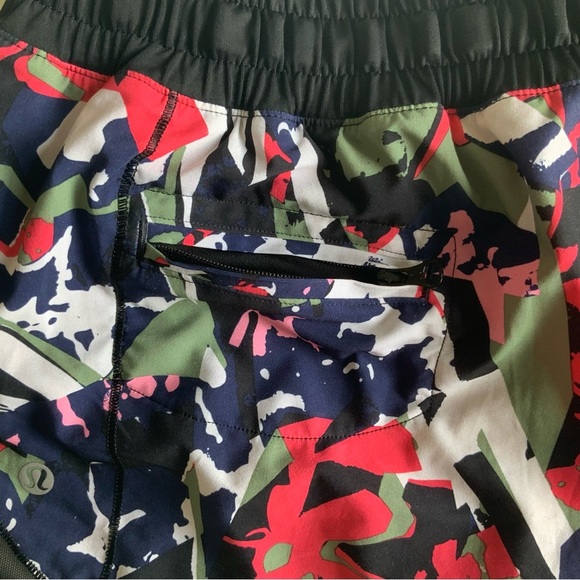 lululemon athletica Multicolor Camo Women Shorts - Picture 9 of 10